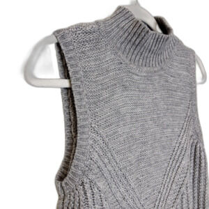 Romeo + Juliet Couture Sleeveless Mock Neck Cable Knit Sweater Vest | Gray | M